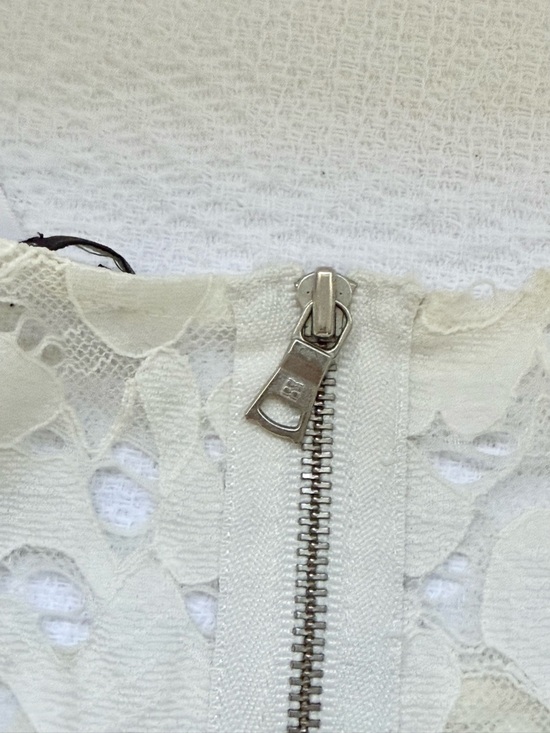 BCBGMaxAzria Evia Lace Top size Small White Lace Peplum Feminine Chic Elegant - Picture 5 of 10